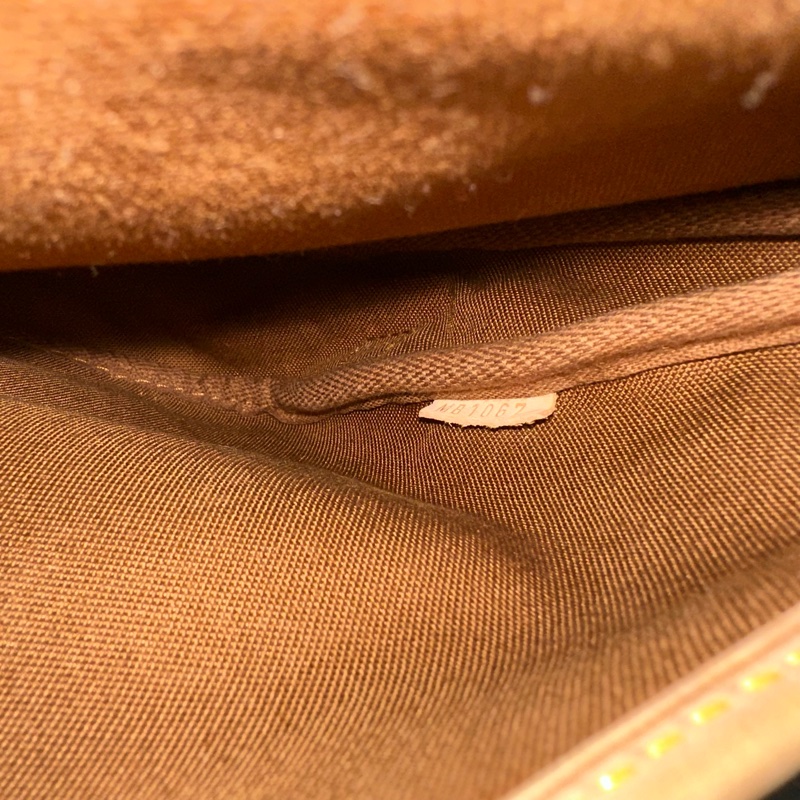 LV M42256 老花金釦雙層馬鞍包 斜背包-86