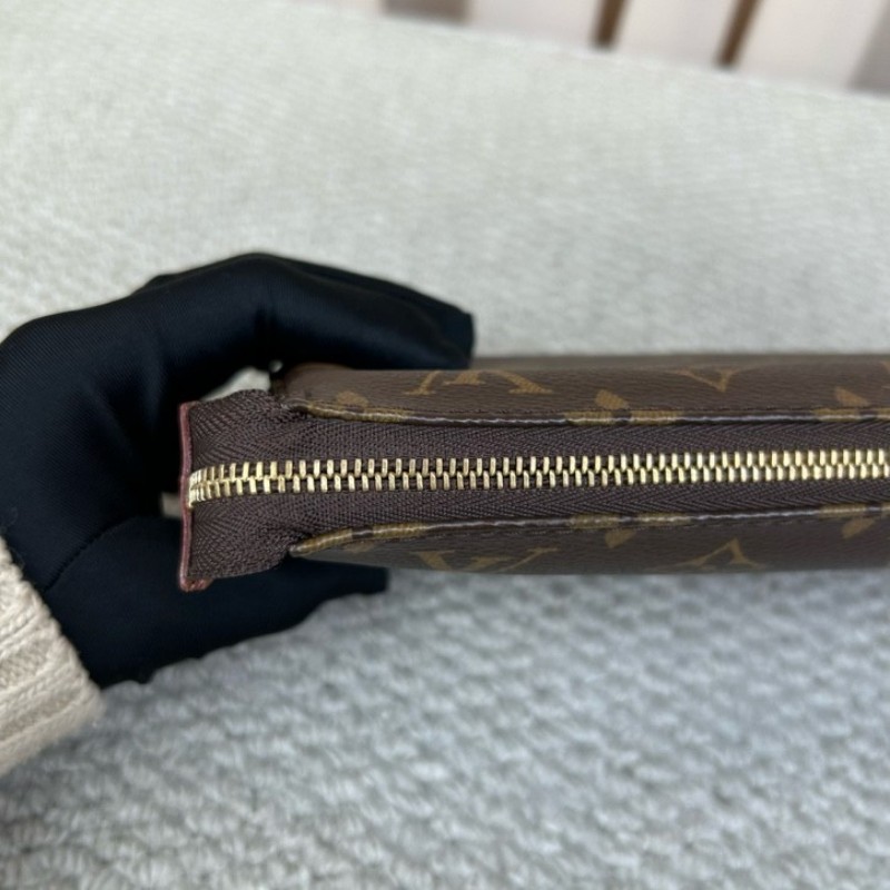 LV路易威登老花大麻將包腋下包 經典時尚 老花圖案永不過時 肩背手提皆可 輕鬆搭配各種風格-19