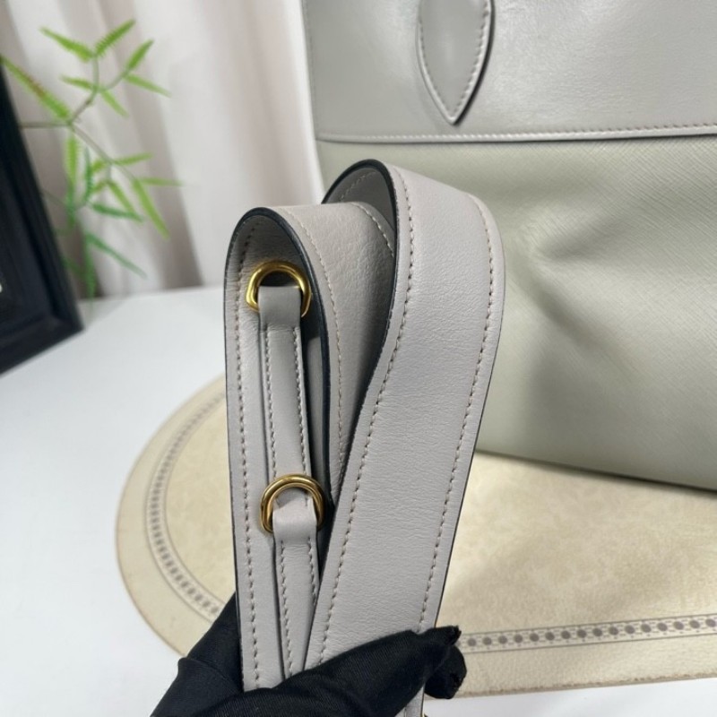 PRADA普拉達 Saffiano系列大象灰十字紋牛皮托特包 高級顯氣質 上身氣場十足 多種背法 日常通勤都適用-12