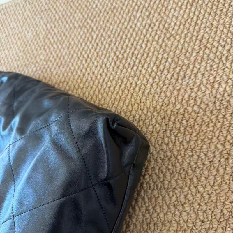 Chanel 黑金 22 bag 中號-11
