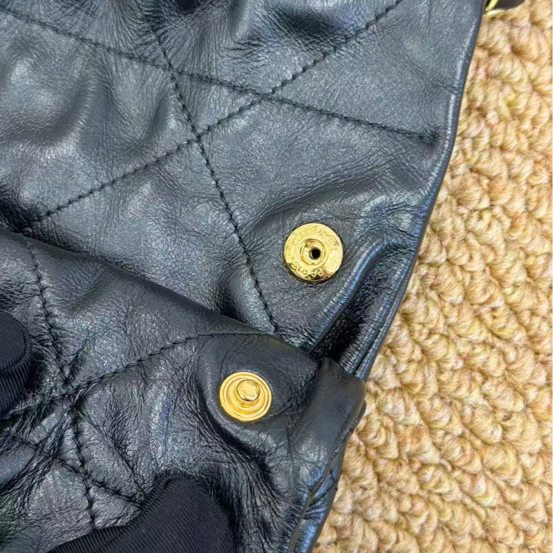 Chanel 黑金 22 bag 中號-17