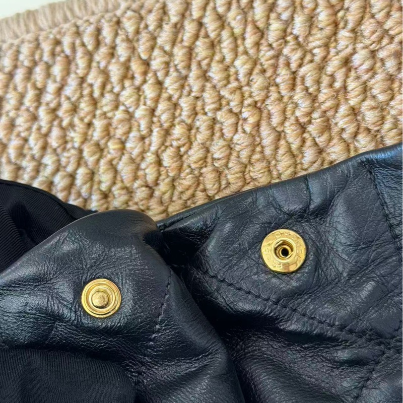 Chanel 黑金 22 bag 中號-18