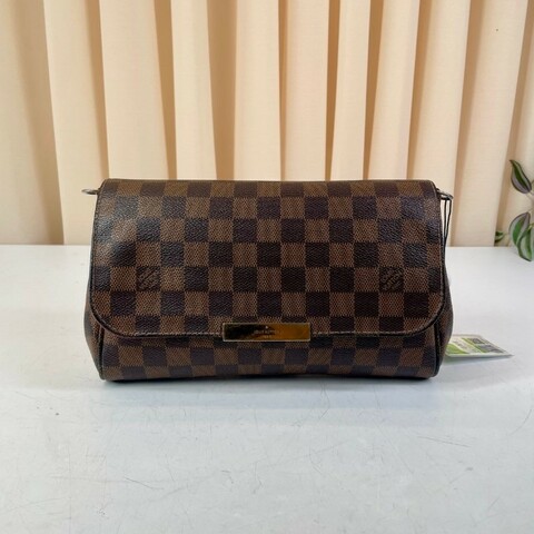 LV路易威登棕棋盤單肩腋下斜挎包  實用性高 搭配清冷風的棋盤格 知性而自我