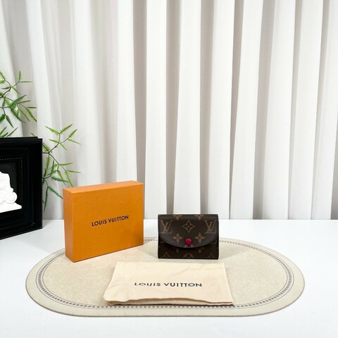 LV路易威登 老花短款豆豆錢包 經典老花配紅色內裡 有拉鏈隔層