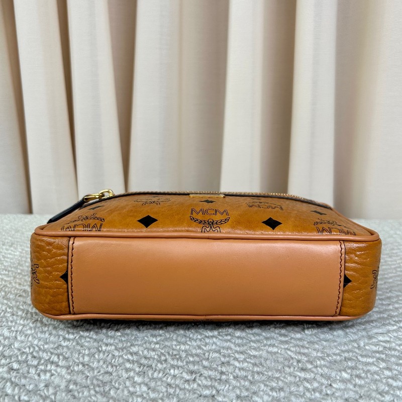 MCM干邑色相機包 經典老花滿印 金色五金 可單肩可斜挎 容量實用 日常通勤百搭-4