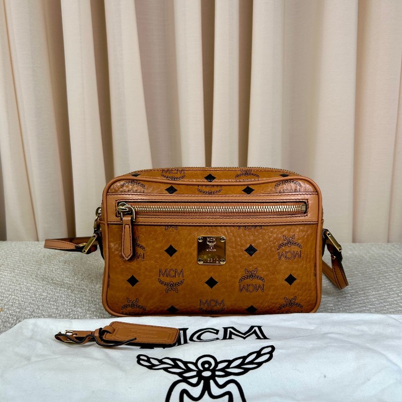 MCM干邑色相機包 經典老花滿印 金色五金 可單肩可斜挎 容量實用 日常通勤百搭-5