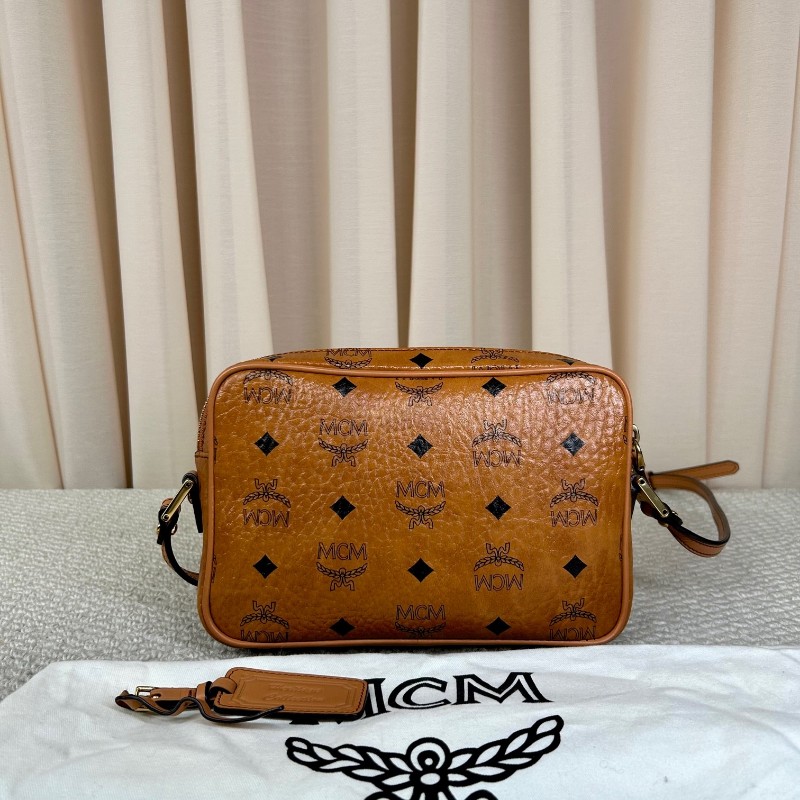 MCM干邑色相機包 經典老花滿印 金色五金 可單肩可斜挎 容量實用 日常通勤百搭-6