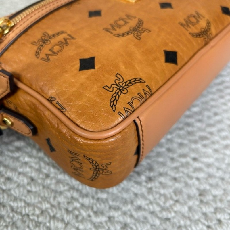 MCM干邑色相機包 經典老花滿印 金色五金 可單肩可斜挎 容量實用 日常通勤百搭-8