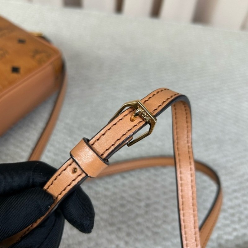 MCM干邑色相機包 經典老花滿印 金色五金 可單肩可斜挎 容量實用 日常通勤百搭-12