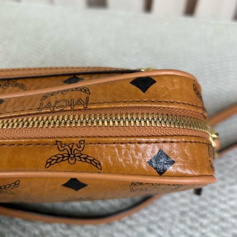 MCM干邑色相機包 經典老花滿印 金色五金 可單肩可斜挎 容量實用 日常通勤百搭-14