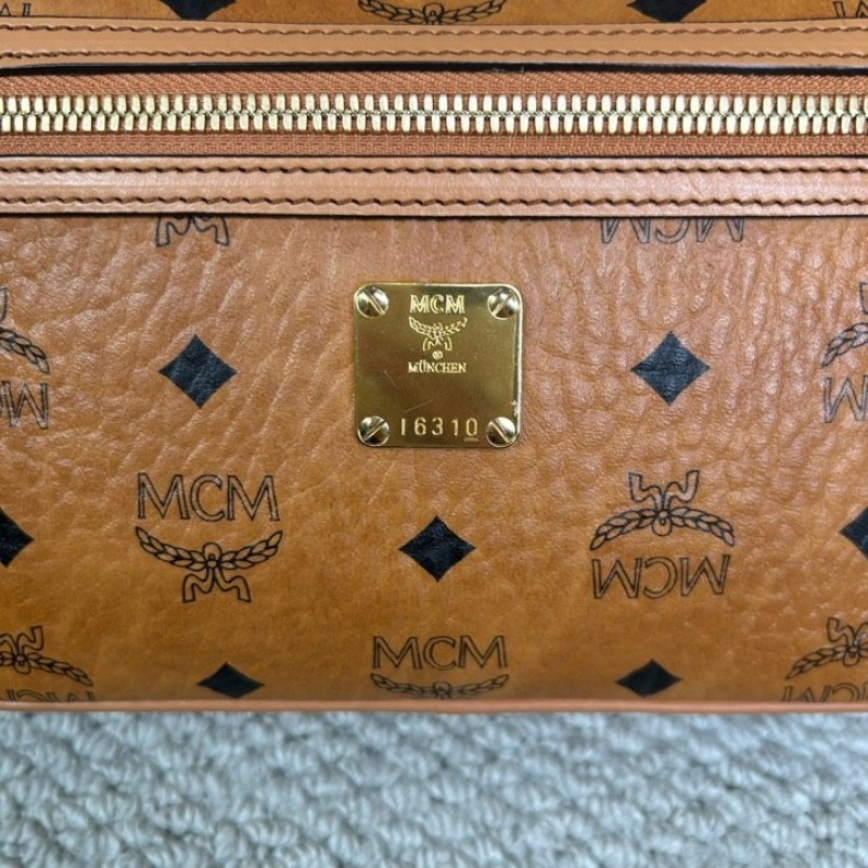 MCM干邑色相機包 經典老花滿印 金色五金 可單肩可斜挎 容量實用 日常通勤百搭-18