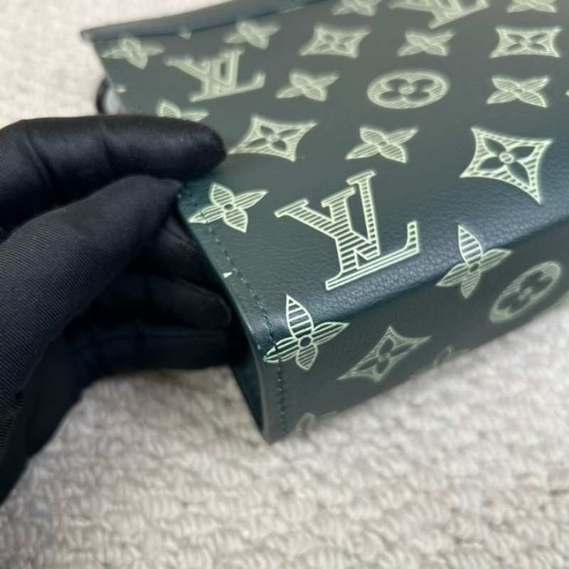 ghh hz LV路易威登深綠色Gaston二合一 老花滿印 可拆分使用 配肩帶和子袋 可單肩可斜挎 拉鍊順滑 內裡乾淨整潔 容量實用 日常通勤百搭-9