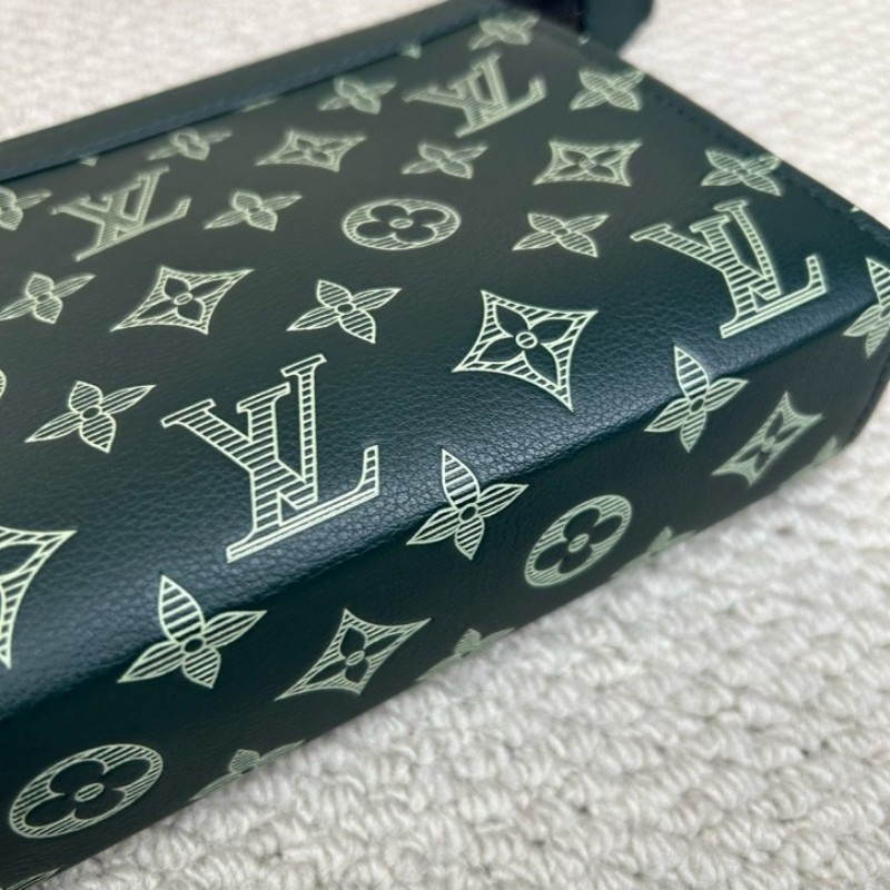 ghh hz LV路易威登深綠色Gaston二合一 老花滿印 可拆分使用 配肩帶和子袋 可單肩可斜挎 拉鍊順滑 內裡乾淨整潔 容量實用 日常通勤百搭-11