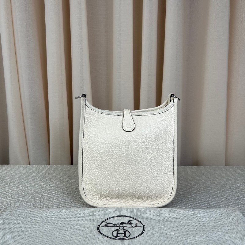 HERMES愛馬仕mini evelyne 奶油白 銀扣 U刻 無肩帶 皮質柔軟細膩 容量實用 日常通勤、搭配都很百搭-1