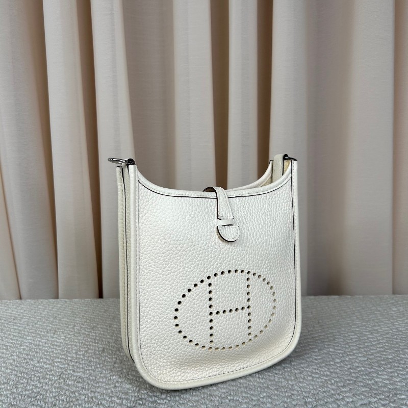 HERMES愛馬仕mini evelyne 奶油白 銀扣 U刻 無肩帶 皮質柔軟細膩 容量實用 日常通勤、搭配都很百搭-2