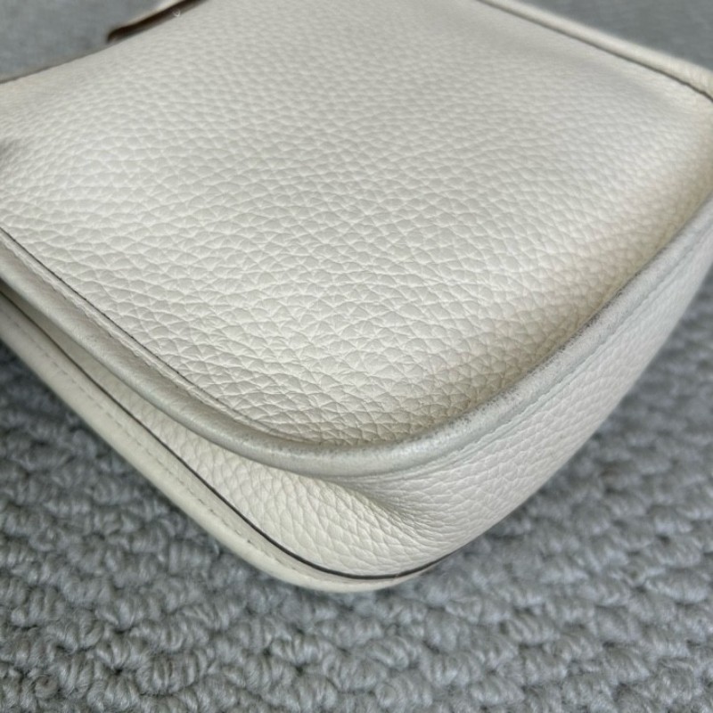 HERMES愛馬仕mini evelyne 奶油白 銀扣 U刻 無肩帶 皮質柔軟細膩 容量實用 日常通勤、搭配都很百搭-9