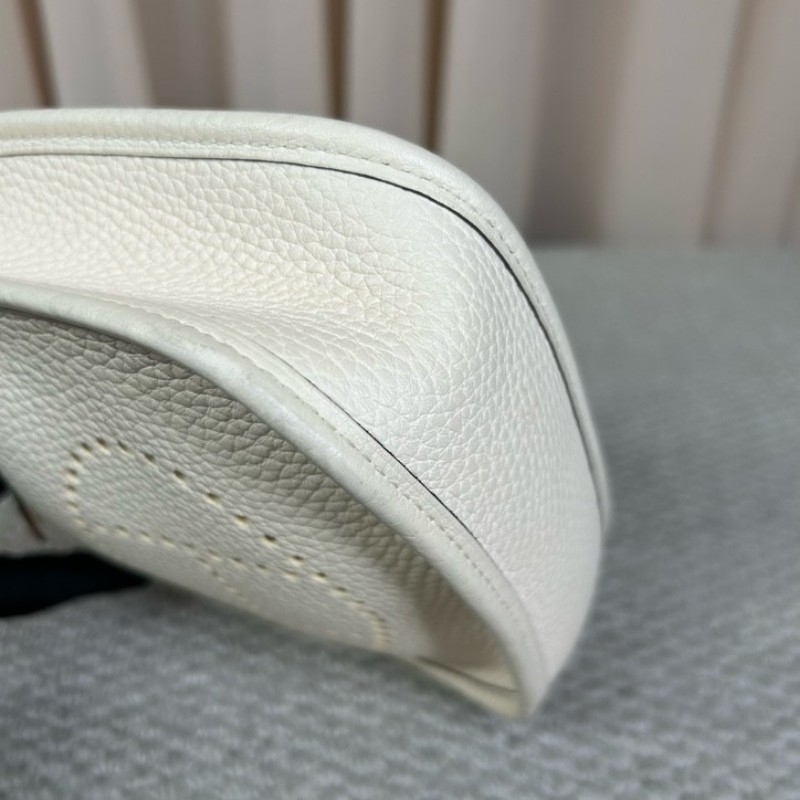 HERMES愛馬仕mini evelyne 奶油白 銀扣 U刻 無肩帶 皮質柔軟細膩 容量實用 日常通勤、搭配都很百搭-10