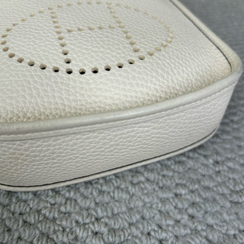 HERMES愛馬仕mini evelyne 奶油白 銀扣 U刻 無肩帶 皮質柔軟細膩 容量實用 日常通勤、搭配都很百搭-11