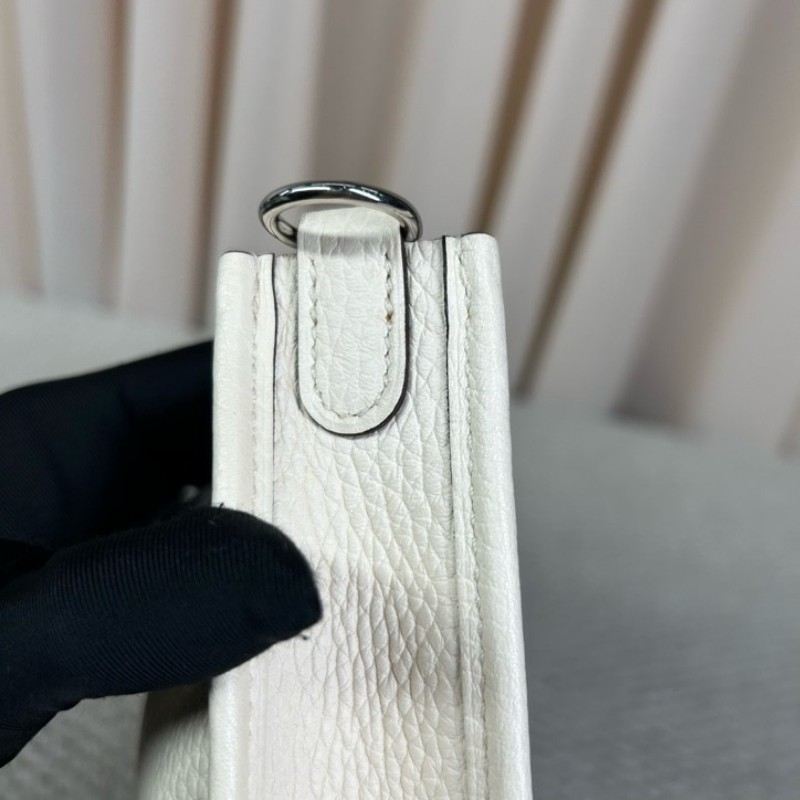 HERMES愛馬仕mini evelyne 奶油白 銀扣 U刻 無肩帶 皮質柔軟細膩 容量實用 日常通勤、搭配都很百搭-14