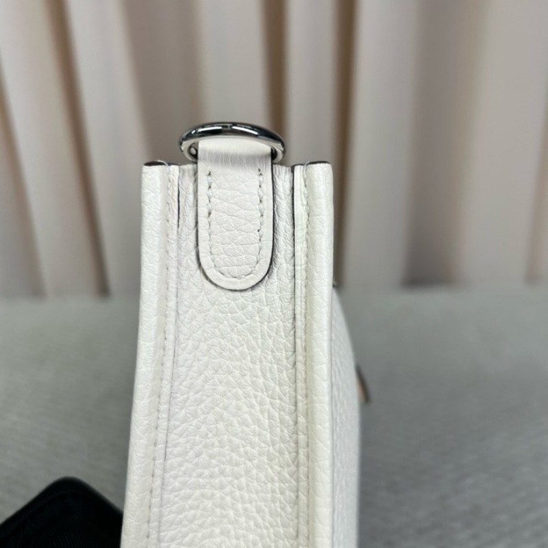 HERMES愛馬仕mini evelyne 奶油白 銀扣 U刻 無肩帶 皮質柔軟細膩 容量實用 日常通勤、搭配都很百搭-19