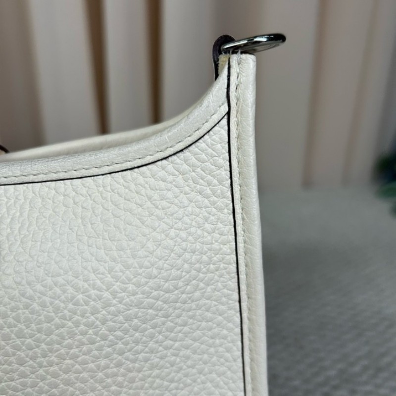 HERMES愛馬仕mini evelyne 奶油白 銀扣 U刻 無肩帶 皮質柔軟細膩 容量實用 日常通勤、搭配都很百搭-20