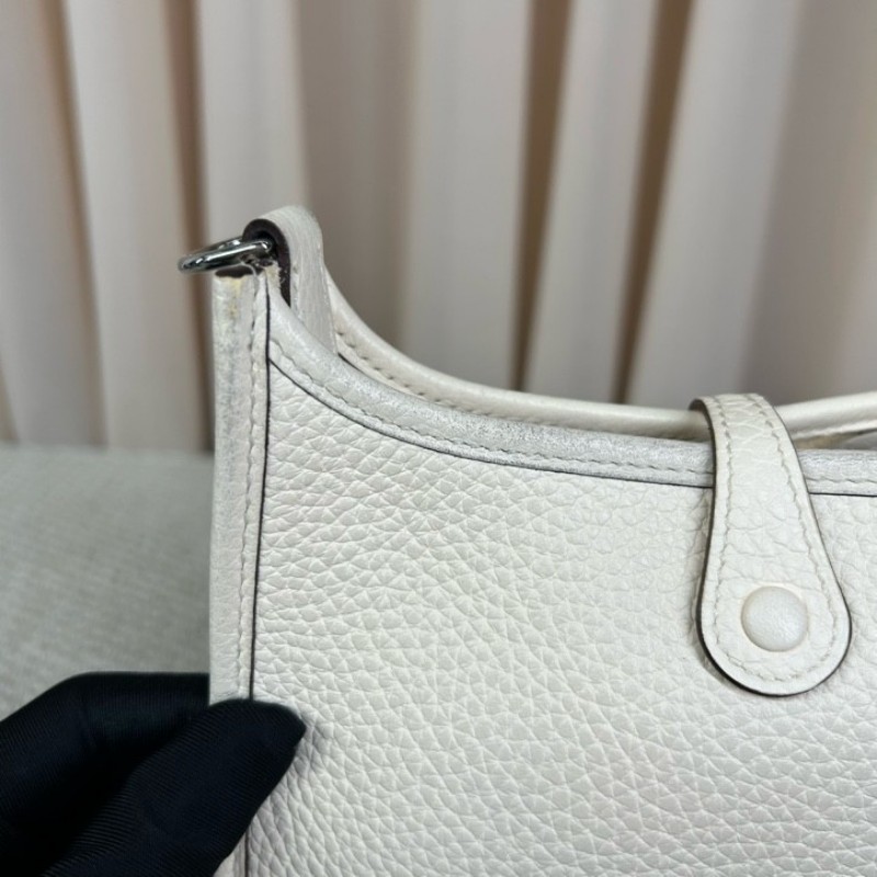 HERMES愛馬仕mini evelyne 奶油白 銀扣 U刻 無肩帶 皮質柔軟細膩 容量實用 日常通勤、搭配都很百搭-21