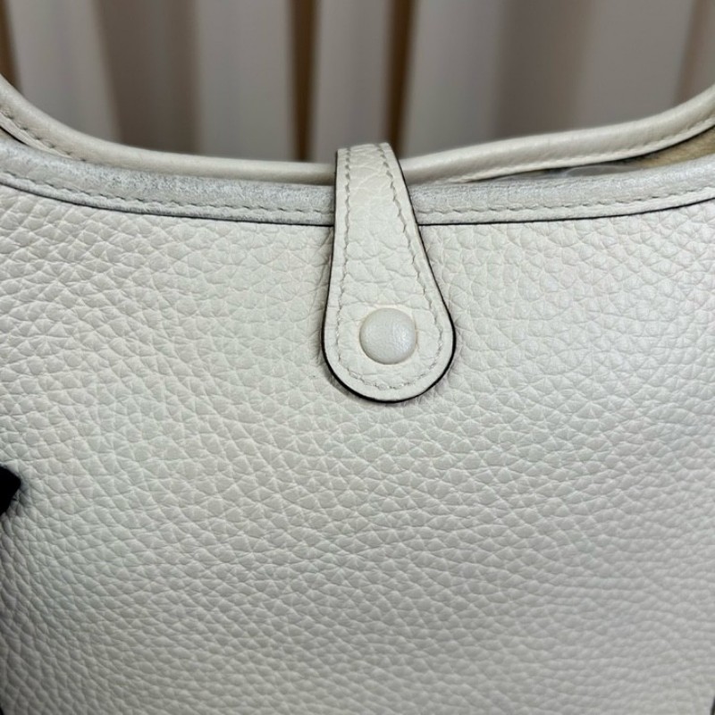 HERMES愛馬仕mini evelyne 奶油白 銀扣 U刻 無肩帶 皮質柔軟細膩 容量實用 日常通勤、搭配都很百搭-22