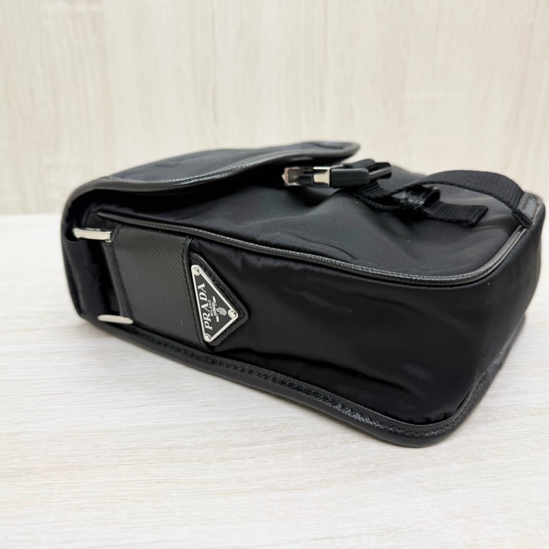 PRADA超值✨黑尼龍直立式側背包2VD028-9