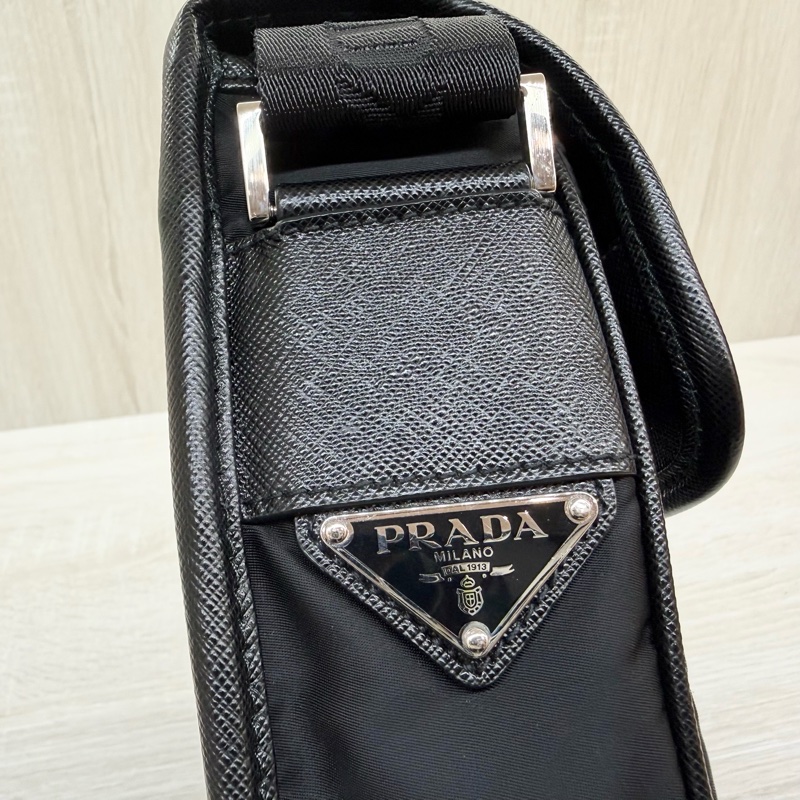 PRADA超值✨黑尼龍直立式側背包2VD028-12