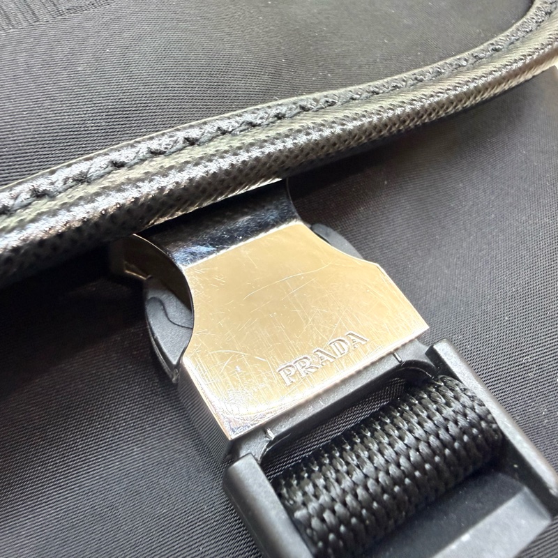 PRADA超值✨黑尼龍直立式側背包2VD028-13