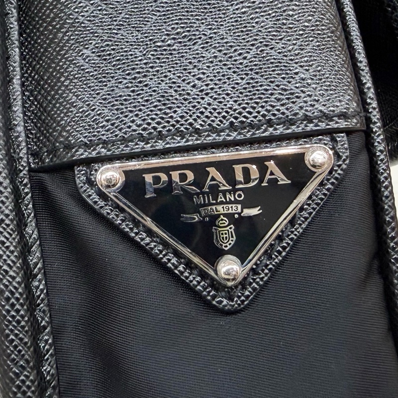 PRADA超值✨黑尼龍直立式側背包2VD028-19
