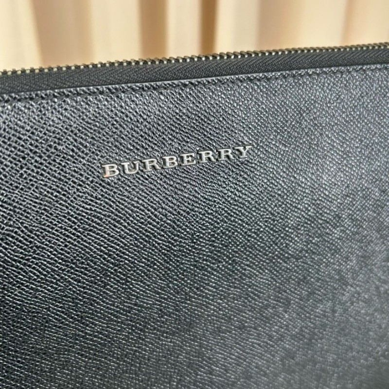 ghh hz 巴寶莉BURBERRY黑色公文包 內裡經典格紋 可單肩可斜挎 容量實用 適合商務通勤-20