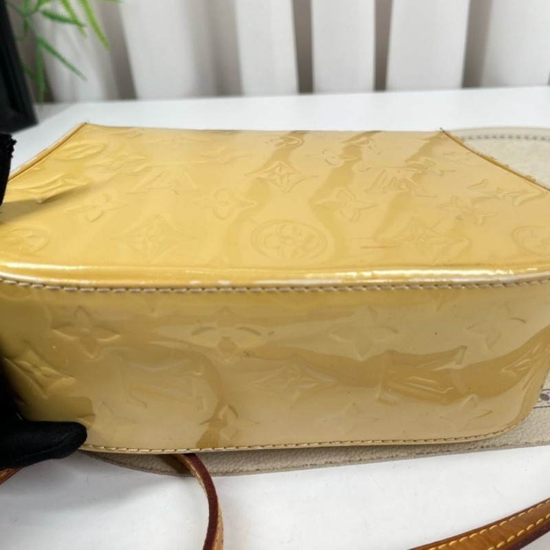 LV路易威登 漆皮奶黃老花小豬包斜挎單肩包 很溫柔的奶黃色 可放手機可斜挎 肩帶可調節-7