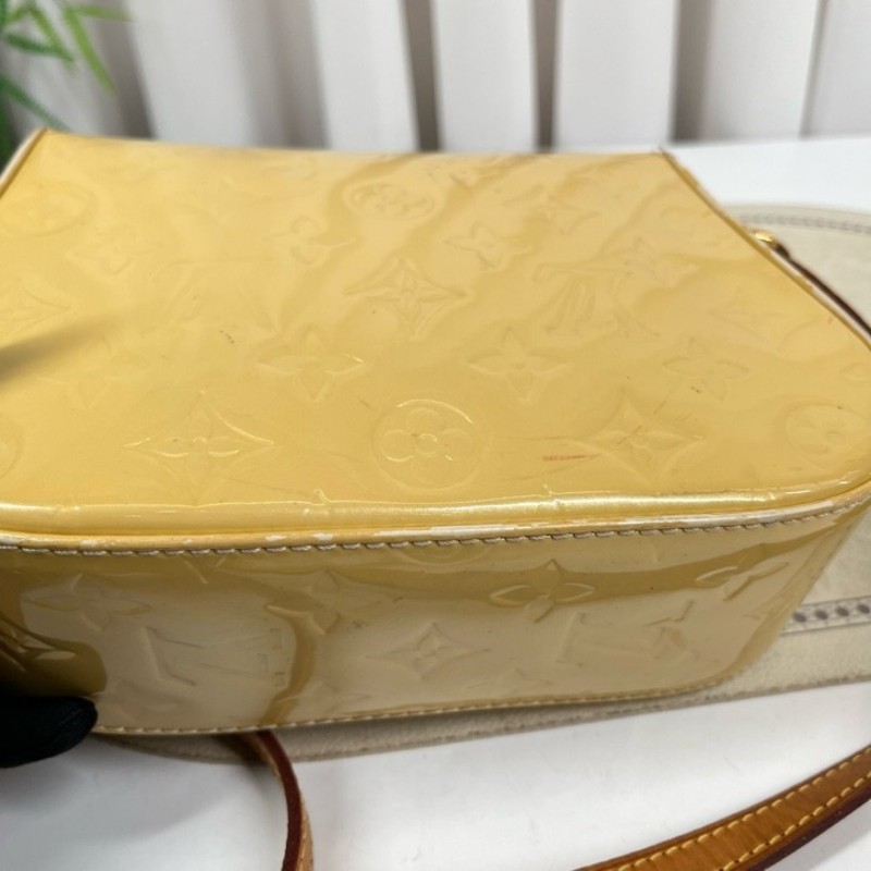 LV路易威登 漆皮奶黃老花小豬包斜挎單肩包 很溫柔的奶黃色 可放手機可斜挎 肩帶可調節-8