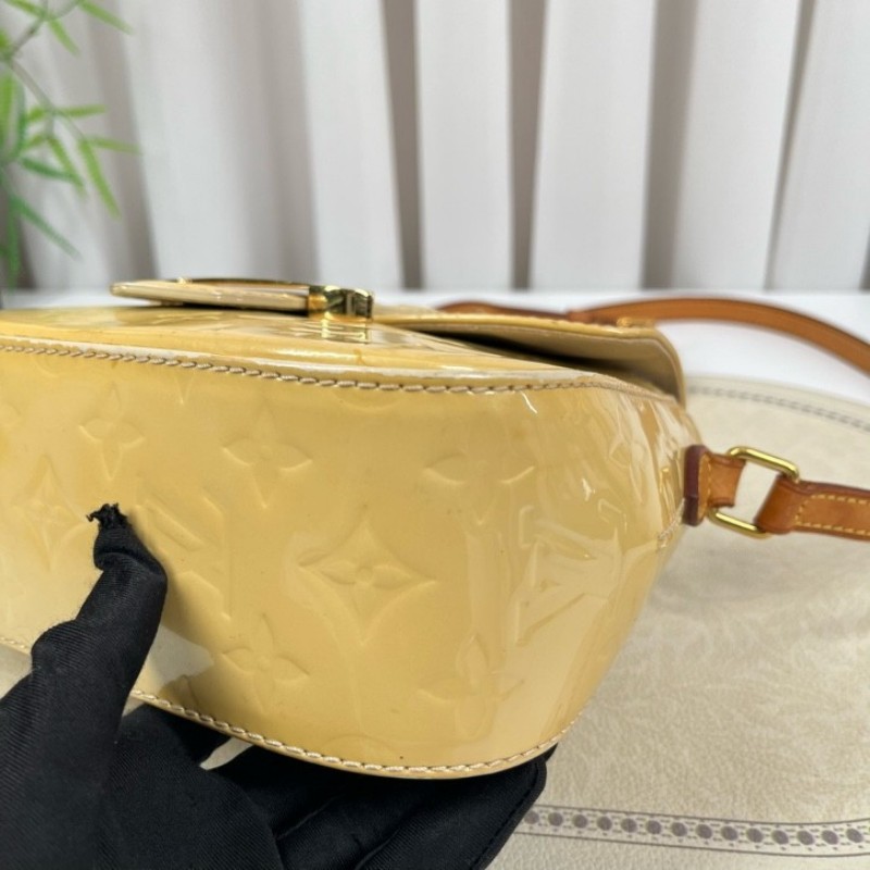 LV路易威登 漆皮奶黃老花小豬包斜挎單肩包 很溫柔的奶黃色 可放手機可斜挎 肩帶可調節-11