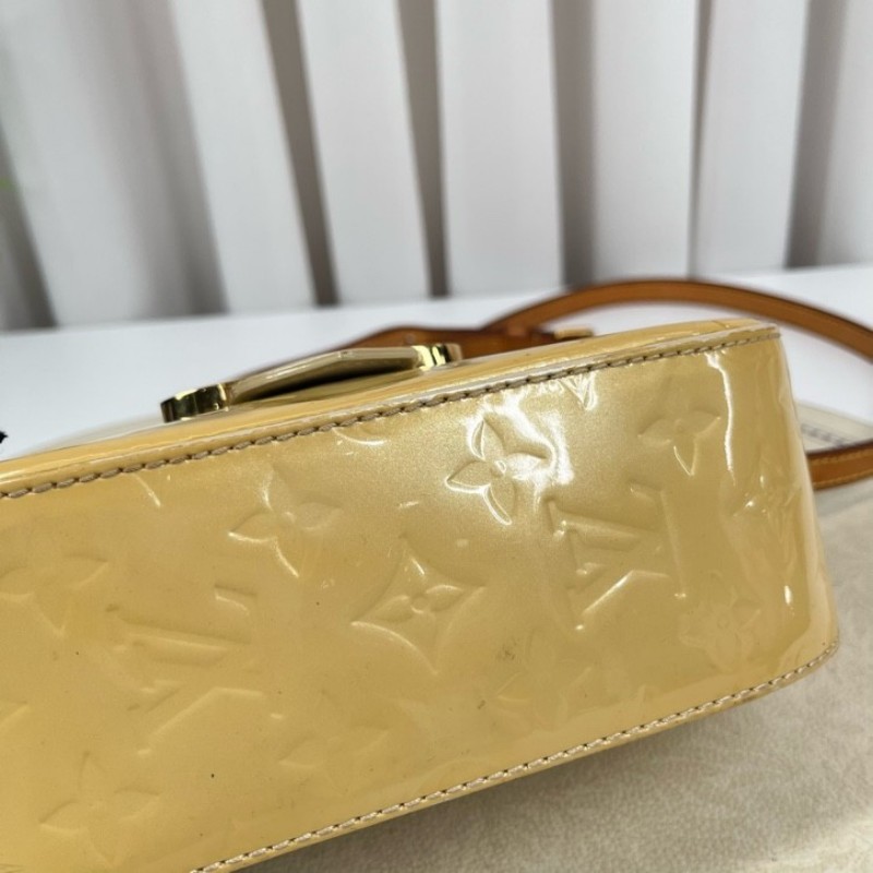 LV路易威登 漆皮奶黃老花小豬包斜挎單肩包 很溫柔的奶黃色 可放手機可斜挎 肩帶可調節-12