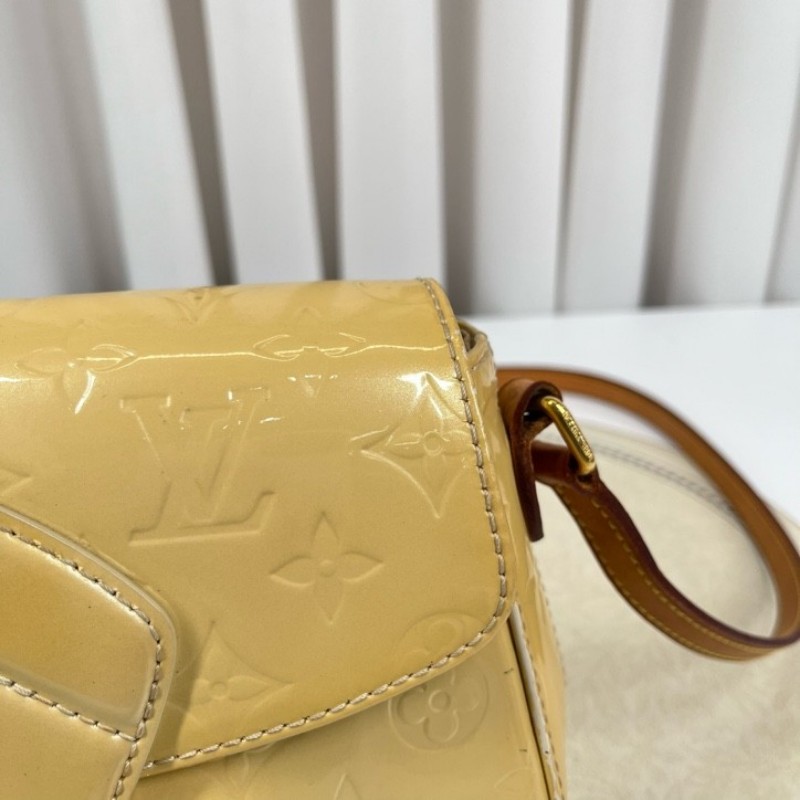 LV路易威登 漆皮奶黃老花小豬包斜挎單肩包 很溫柔的奶黃色 可放手機可斜挎 肩帶可調節-17