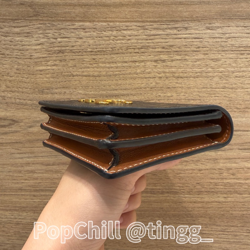 Celine 凱旋門印花PVC咖色牛皮Triomphe金釦下蓋卡片零錢包10M122DB7.04LU-5