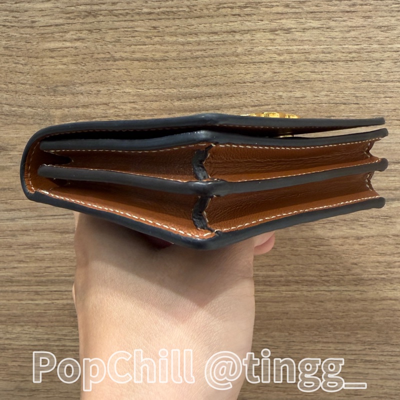 Celine 凱旋門印花PVC咖色牛皮Triomphe金釦下蓋卡片零錢包10M122DB7.04LU-12