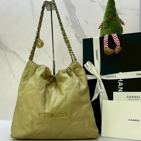 CHANEL 中號22包牛油果綠