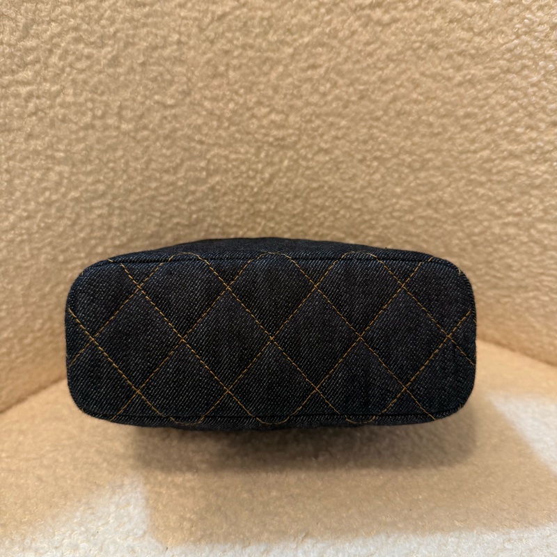 Chanel 黑牛仔飲盒包-4