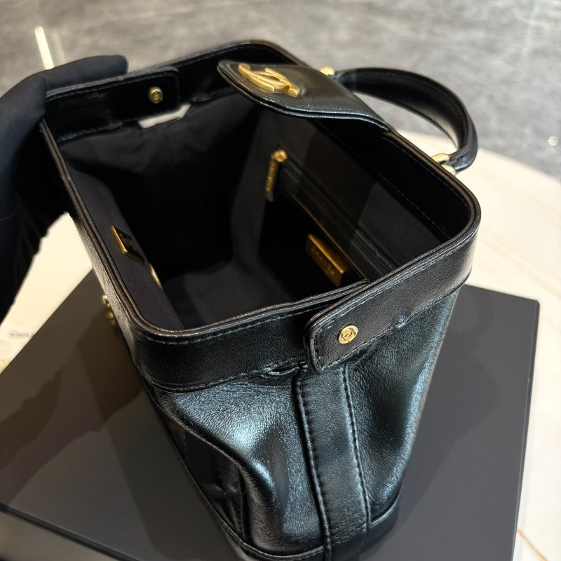 *SHIHNA名牌精品* CHANEL 24A Lambskin Doctos bag 醫生包中號-9