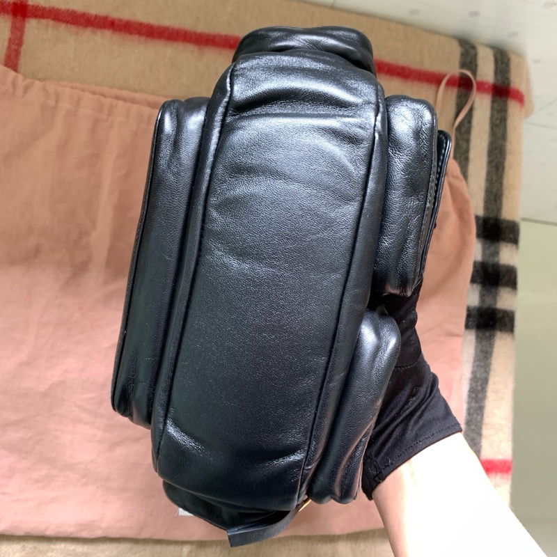 繆繆/Miu Miu hobo機車包 黑金 尺寸：24*13*12釐米-4