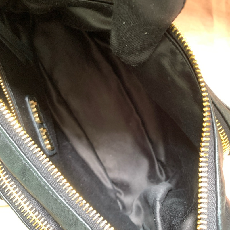 繆繆/Miu Miu hobo機車包 黑金 尺寸：24*13*12釐米-5