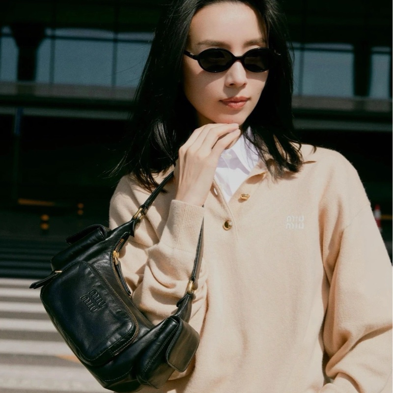 繆繆/Miu Miu hobo機車包 黑金 尺寸：24*13*12釐米-6