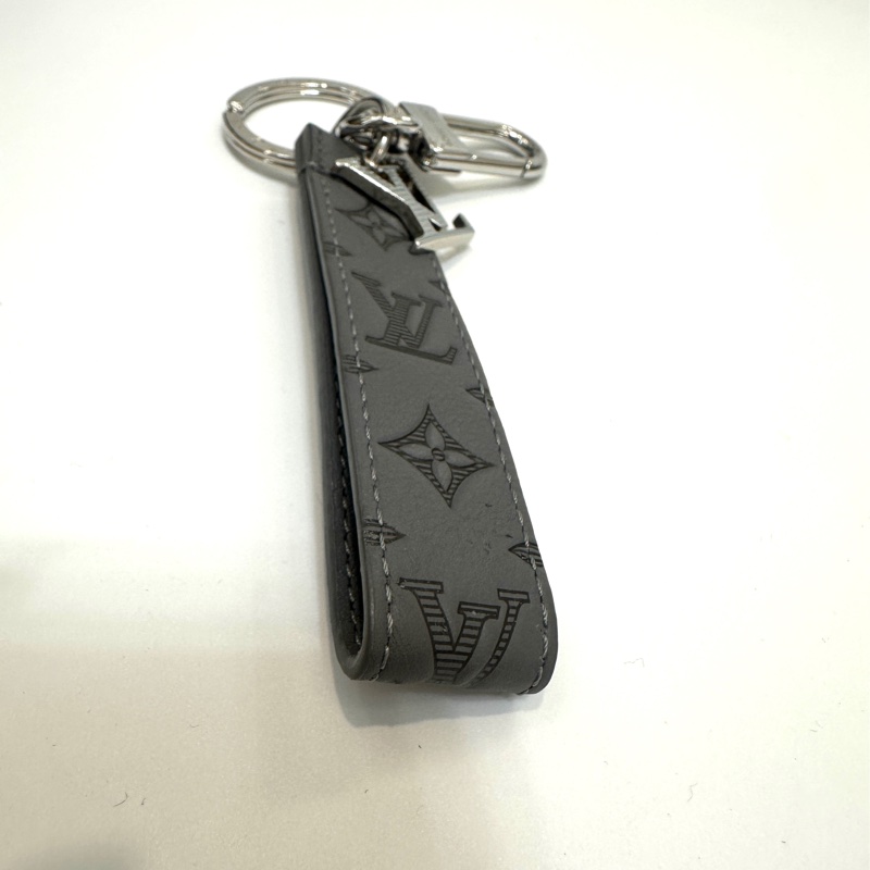 LV 灰 Shadow Dragonne 鑰匙圈兼包包吊飾-1