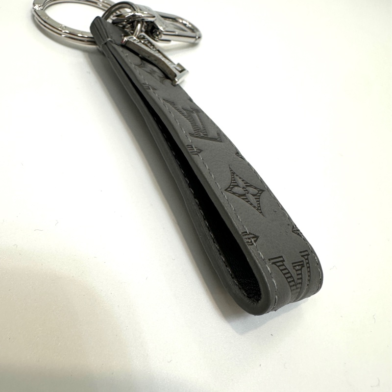 LV 灰 Shadow Dragonne 鑰匙圈兼包包吊飾-2