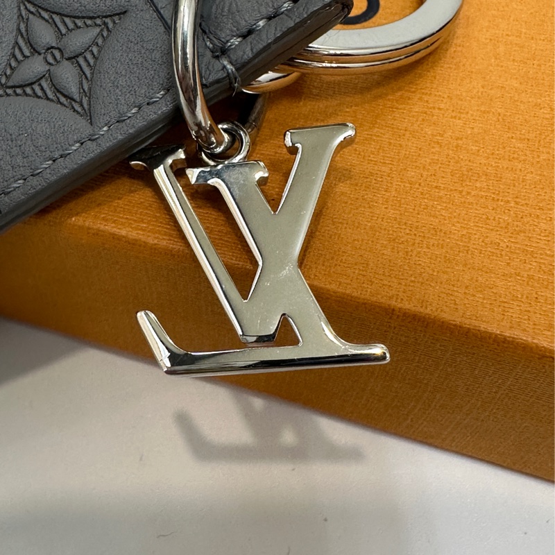 LV 灰 Shadow Dragonne 鑰匙圈兼包包吊飾-8