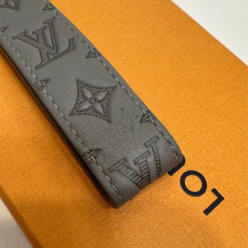 LV 灰 Shadow Dragonne 鑰匙圈兼包包吊飾-10