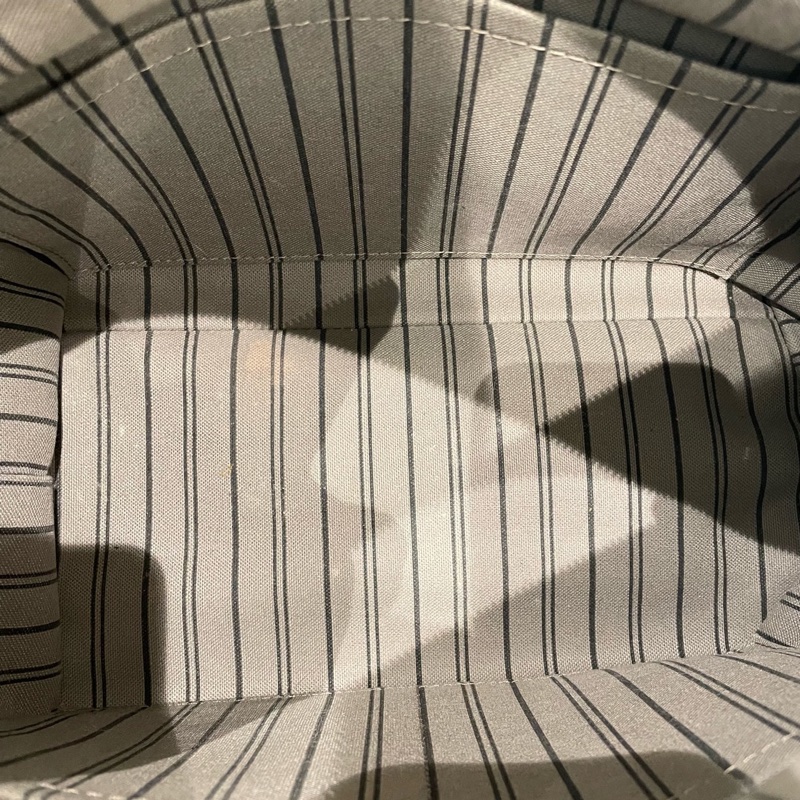 Louis Vuitton/路易威登 黑色全皮壓紋托特包 手提包 尺寸28*23*10cm 附件:肩帶-9